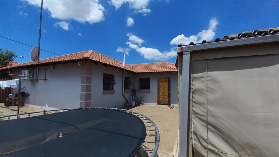 To Let 3 Bedroom Property for Rent in Mandela View Free State